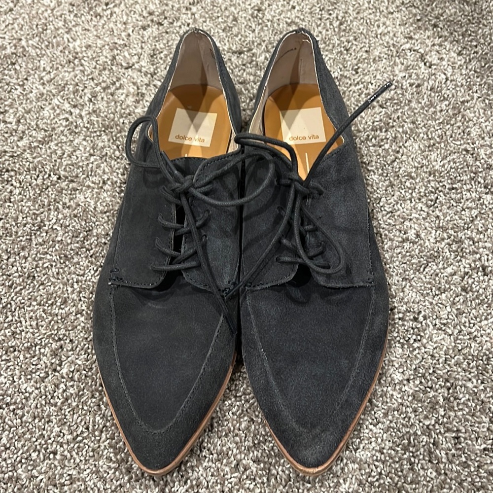 Dolce Vita suade, tie-up, flats with pointed toe. Size 9